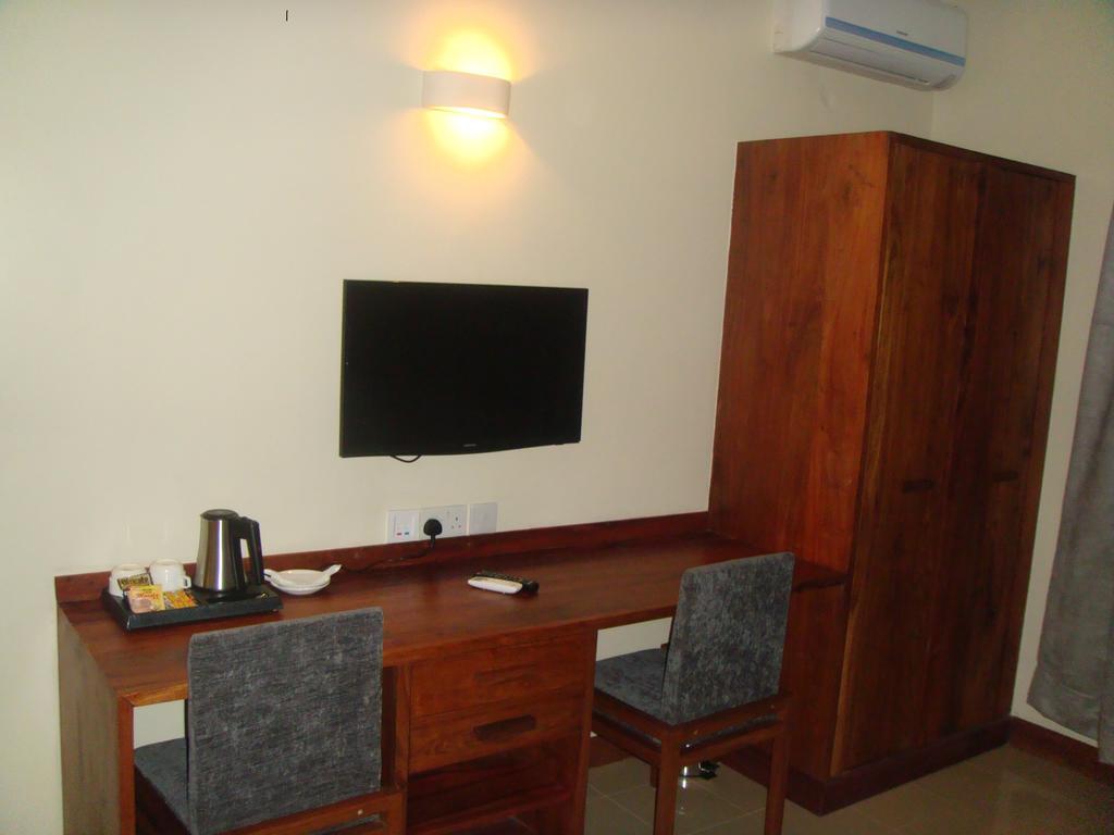 Venus Premier Hotel Аруша Екстериор снимка